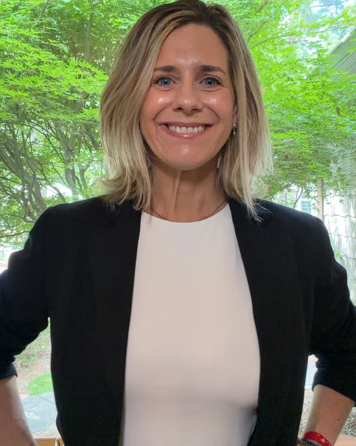 Vale Laco, coach financiera: “Muchas mujeres quieren ganar más dinero, pero inconscientemente siguen creyendo que lo importante es dar”