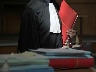 « Tu as tapé maman ! » : une voisine et un gardien d’immeuble mettent fin à une scène de violence conjugale