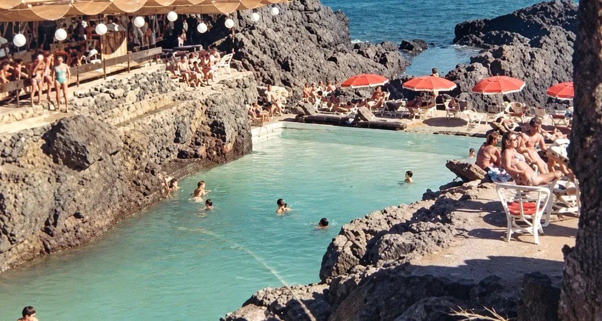 Las grutas: un balneario entre las rocas y un boliche en una cueva, el mítico proyecto de Punta Ballena que marcó época