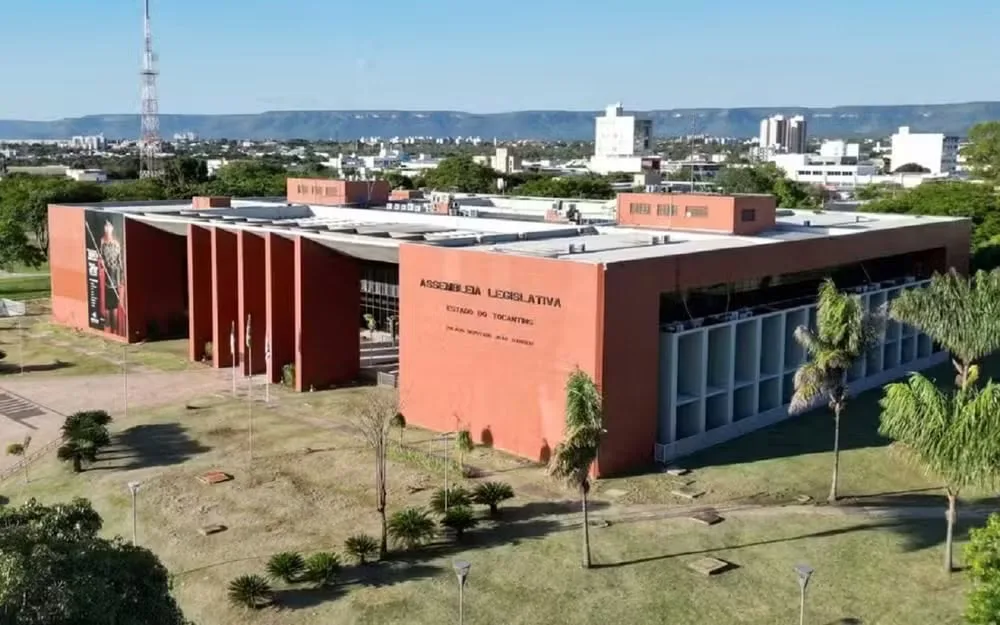 Salário na Aleto, medicina na Bolívia: MPTO investiga assessor de deputada do Progressistas