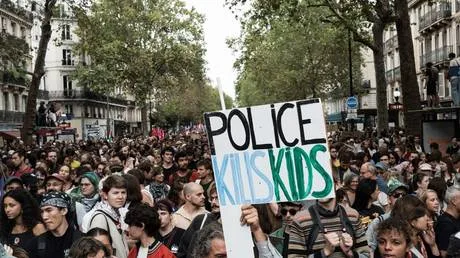 Paris protesters clash with police over ‘license to kill’ bill (VIDEO)