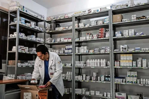 Senadora busca prohibir que medicamentos sean promocionados por influencers; pide evitar que la salud sea un negocio