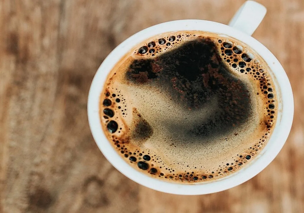 Un café a 90 grados y otro a 25: la semiautomática HiBREW hace el espresso y el frío del verano