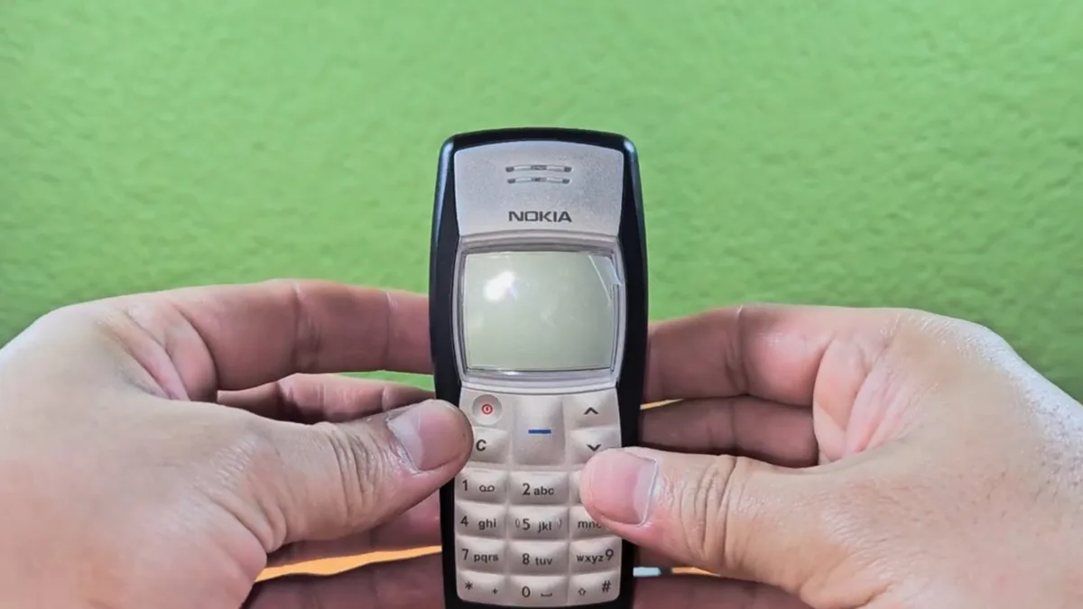 Nokia 1100 es el celular sin redes sociales y sin internet que permanece en el tiempo y sin valer millones
