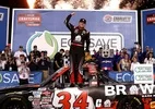 NASCAR Truck: Riggs vence em Charlotte após batalha dramática e encosta na liderança