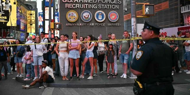 New York : une femme tuée à Times Square lors d’une attaque au couteau, l’assaillante abattue par la police