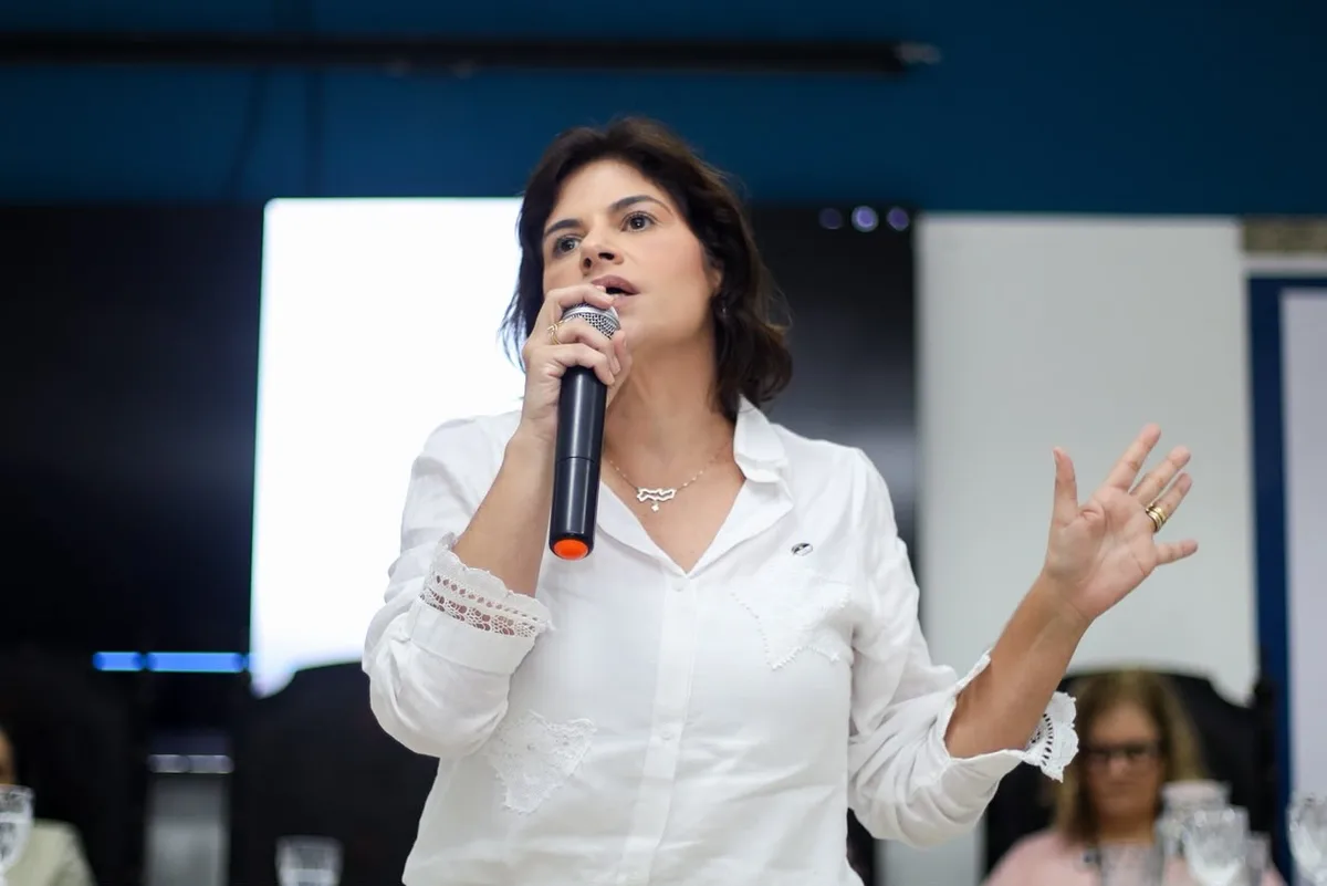 Alepe recebe pedido de impeachment de Priscila Krause após denúncia sobre hospital do marido da vice-governadora de PE