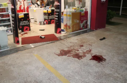 Homem que atacou atendentes de farmácia com faca é absolvido em júri