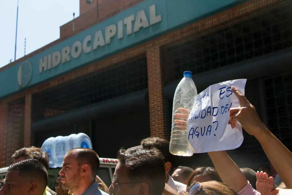 Caraqueños denuncian que reparaciones del Sistema Tuy no frenan la crisis de agua y agravan la precariedad
