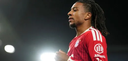 Michael Olise: Platzverweis für den Bayern-Star bei Viking Stavanger: Huch! Der ist ja doch ein Mensch
