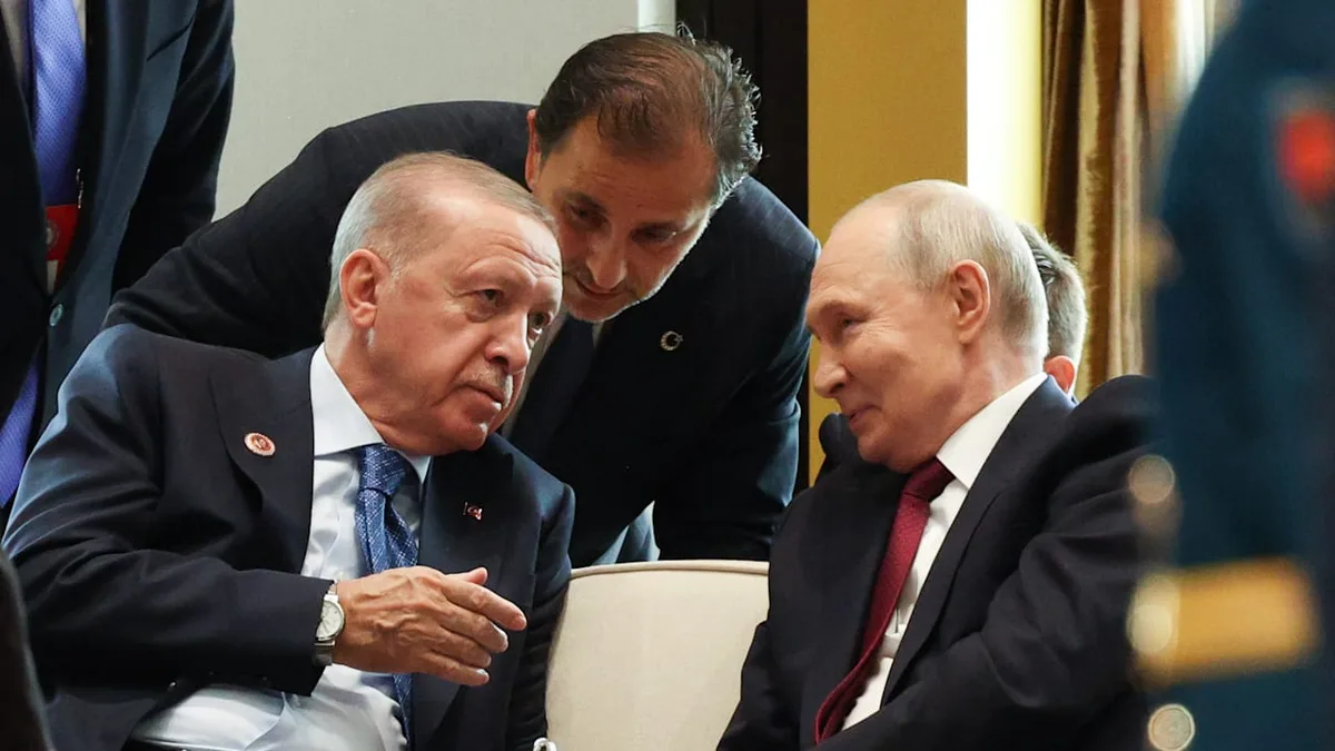 Beim Anti-US-Gipfel - Was tuschelt Nato-Partner Erdogan da mit Putin?