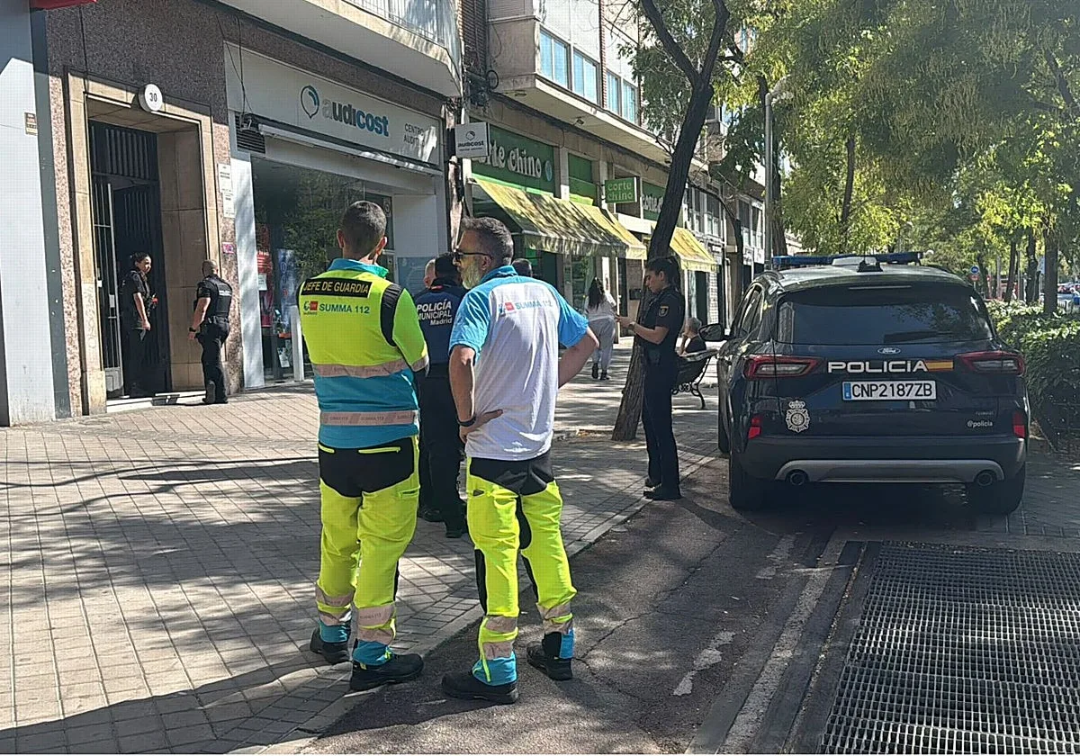 Un ex guardia civil de 85 años estrangula hasta la muerte a su exnuera con un cinturón en Arganzuela