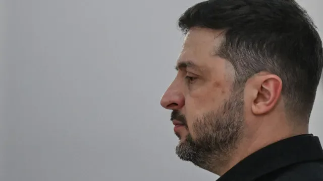 Zelensky reforça defesa de Donetsk com comandantes de batalhão Azov