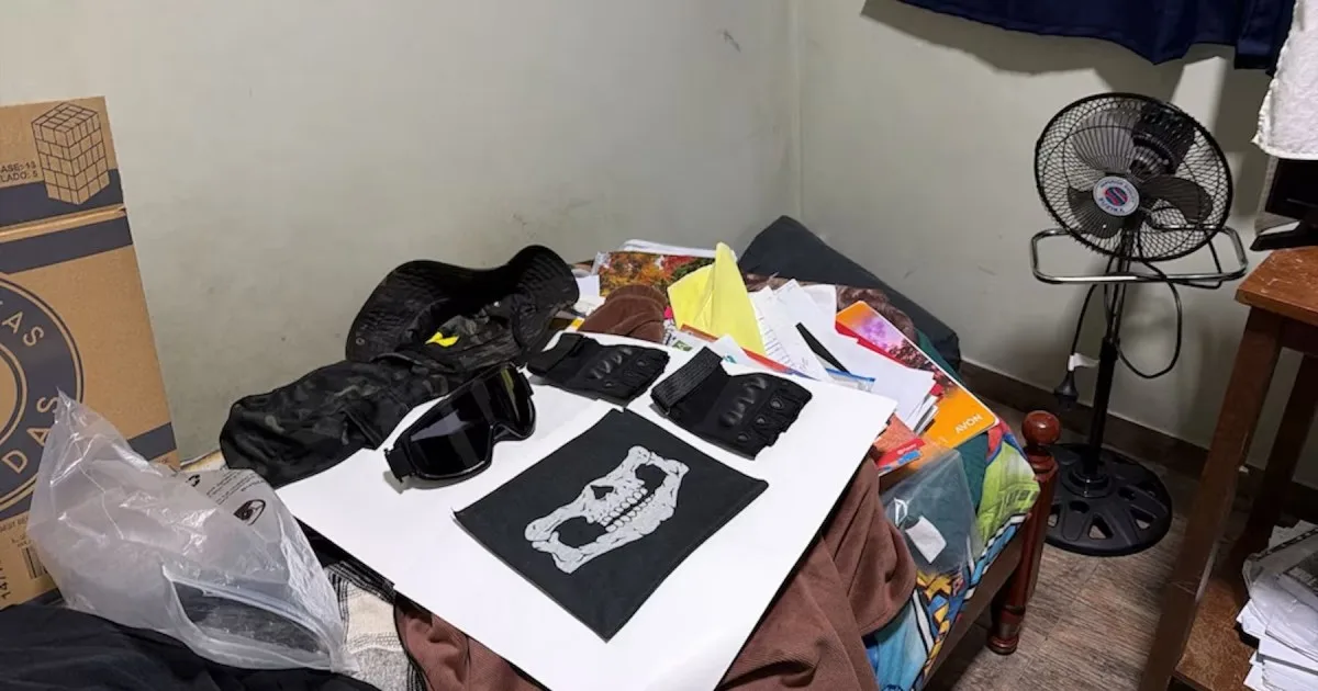 Alerta del FBI en Argentina: allanaron a un adolescente en Quilmes que planificaba un tiroteo escolar con ChatGPT