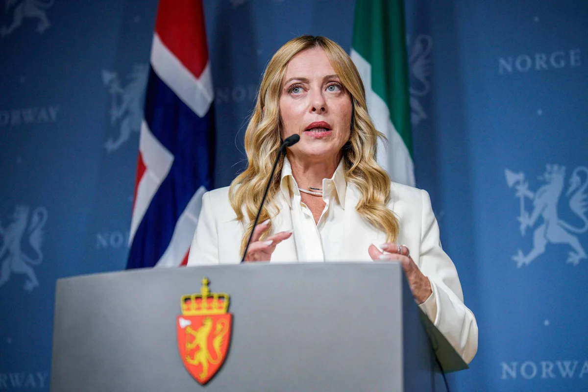 Giorgia Meloni diz que Itália proibirá véus em escolas e limitará número de alunos estrangeiros