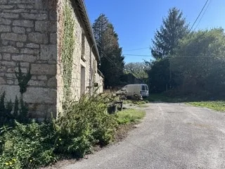 Cadavres d’animaux, rats, puces qui pullulent… En Centre-Bretagne, un problème de voisinage lui fait vivre un cauchemar