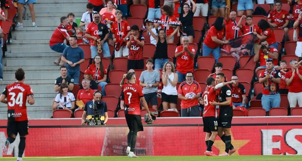 Mallorca y Tenerife se enganchan a la cabeza de LaLiga Hypermotion