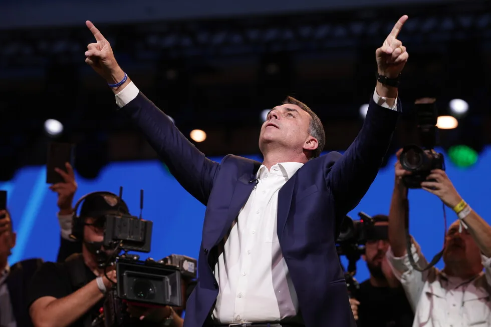 Lula y Flávio Bolsonaro inician sus campañas presidenciales en Brasil