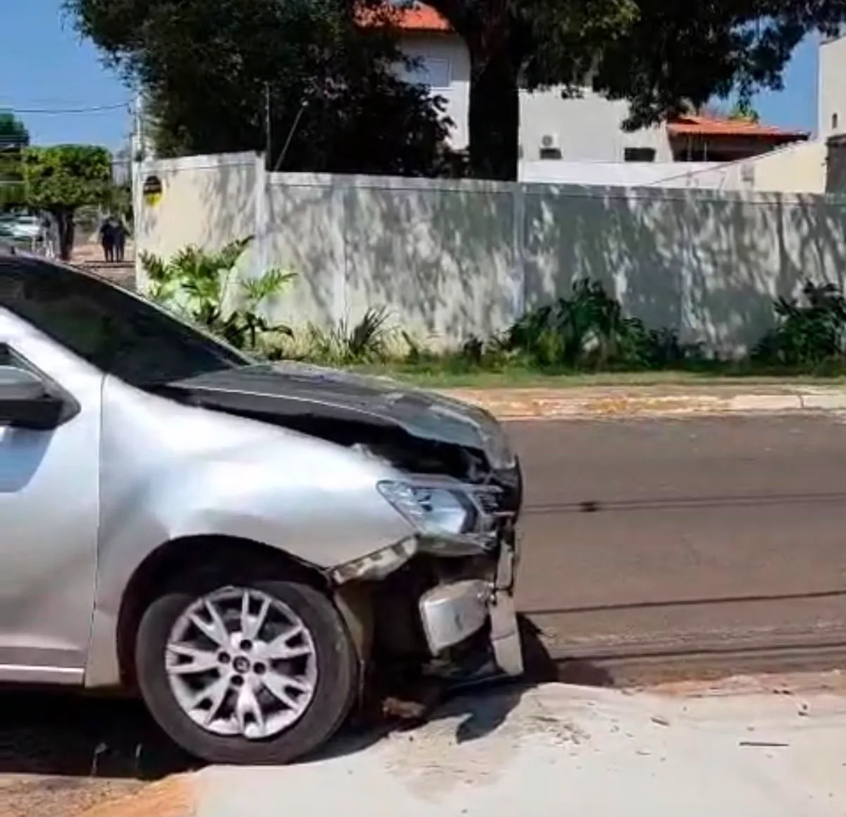 Motorista avança pare e provoca acidente em cruzamento “famoso” por colisões