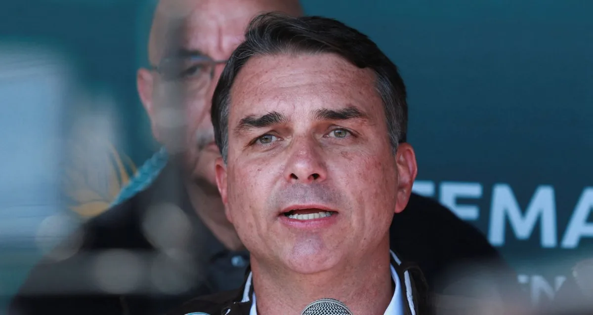 Para Flávio Bolsonaro, julgamento de Alexandre de Moraes nesta terça-feira será um dos dias mais importantes nos últimos anos para o Brasil