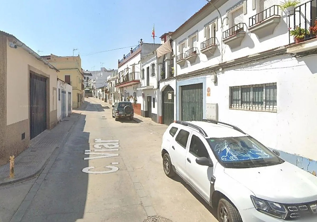 Evacuada en helicóptero una persona atrapada en el incendio de una vivienda en Cantillana