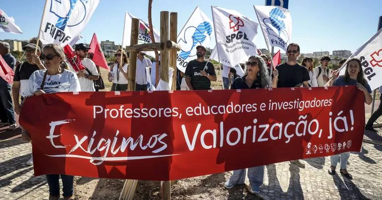 Manifestantes recebem primeiro-ministro em Setúbal