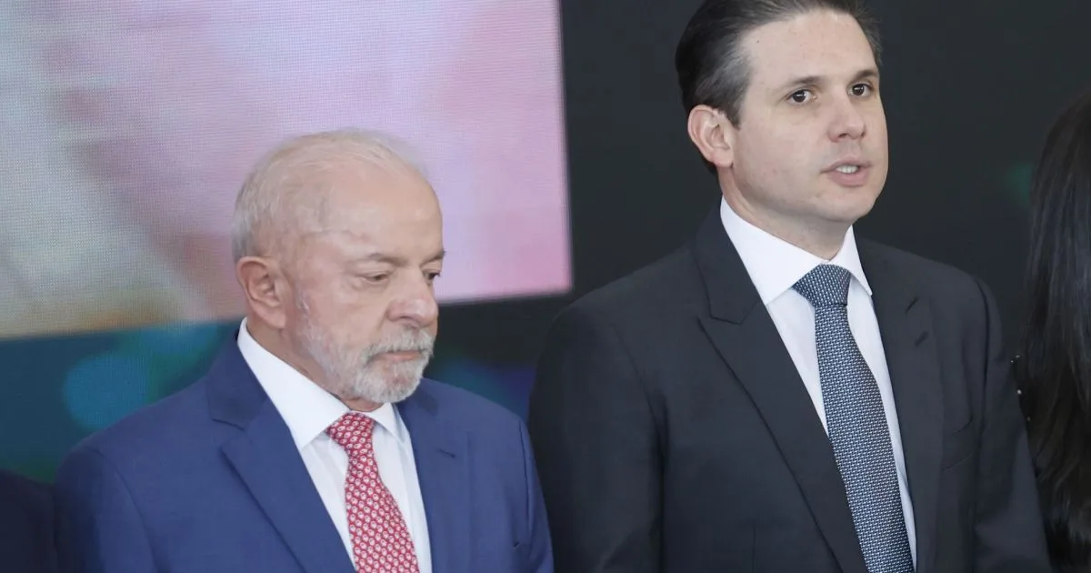Lula agradece Hugo por apoio nas eleições e convida deputado para encontro