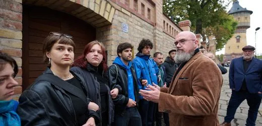 Sachsen-Anhalt: Menschenkette verhindert Teilnahme von AfD-Politiker Tillschneider an Halle-Gedenken