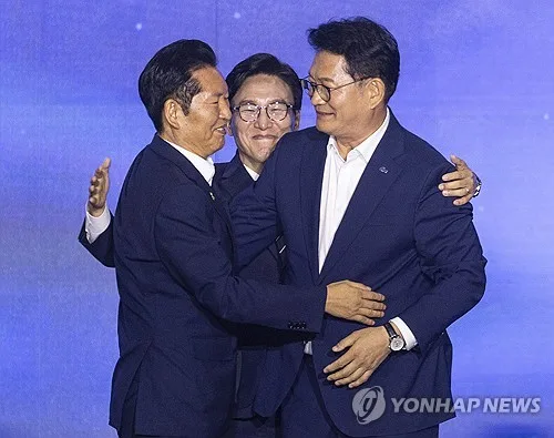 김민석, 선출 직후 정청래·송영길 포옹…"저보다 뛰어난 역량"