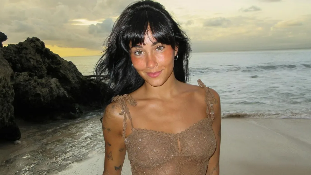 Aitana revela por qué llevaba tiritas en el concierto de Bilbao: "Me estoy quitando casi todos los tatuajes"