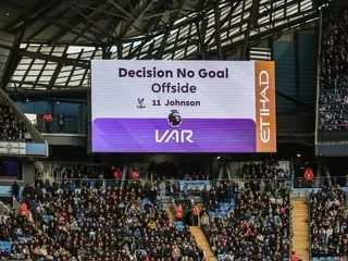 Premier League. Les conversations entre les arbitres et les joueurs seront enregistrées et retransmises lors des matches