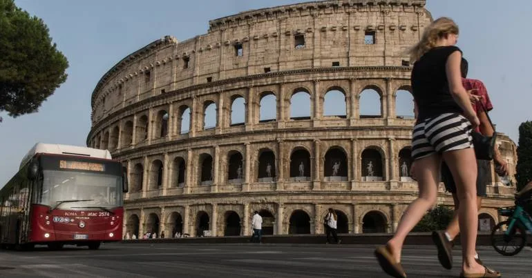 Coliseu de Roma fecha após morte de técnico de 22 anos
