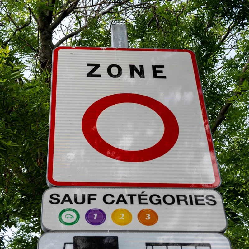 Actualité : ZFE : beaucoup de contraintes pour pas grand-chose ? L'Insee livre son bilan