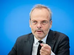 "Vorher Strafrecht verschärfen": Antisemitismusbeauftragter fordert Abschiebung von Judenhassern