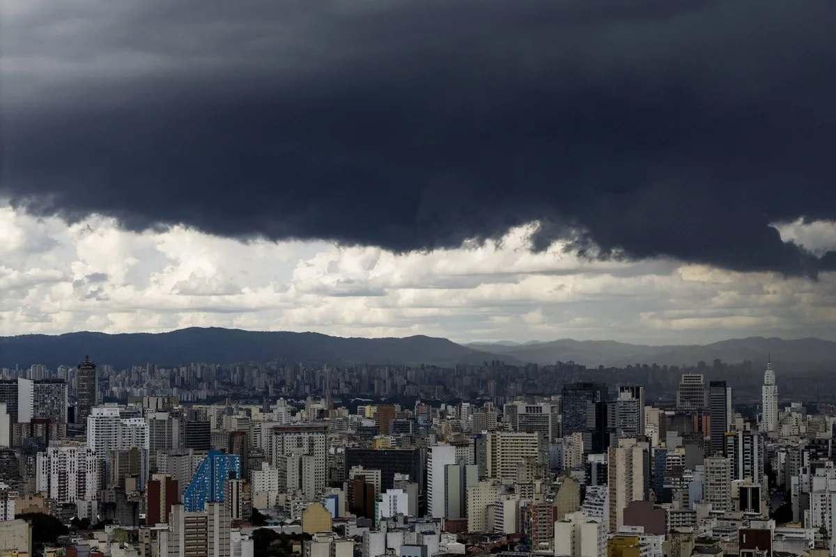Terça (25) pode ter chuva fraca à tarde e temperatura máxima de 20°C em São Paulo