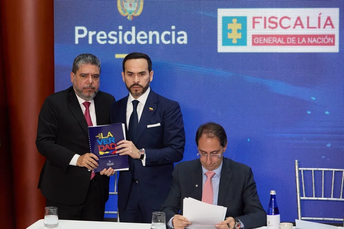 El ‘Libro de la verdad’: estas serían las 10 denuncias más fuertes que lleva el informe del gobierno de Abelardo de la Espriella sobre presunta corrupción en el gobierno de Gustavo Petro