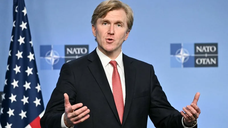 "L'Europe est un continent très riche qui peut prendre la responsabilité de sa propre défense": le sous-secrétaire américain à la Défense au siège de l'Otan pour discuter de l'engagement des États-Unis
