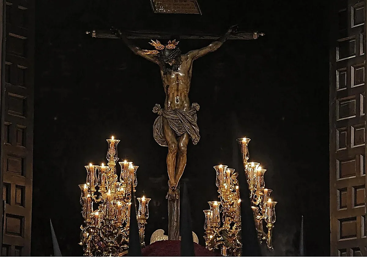 La restauración del Cristo del Amor está permitiendo tener una visión más definida de la policromía del crucificado