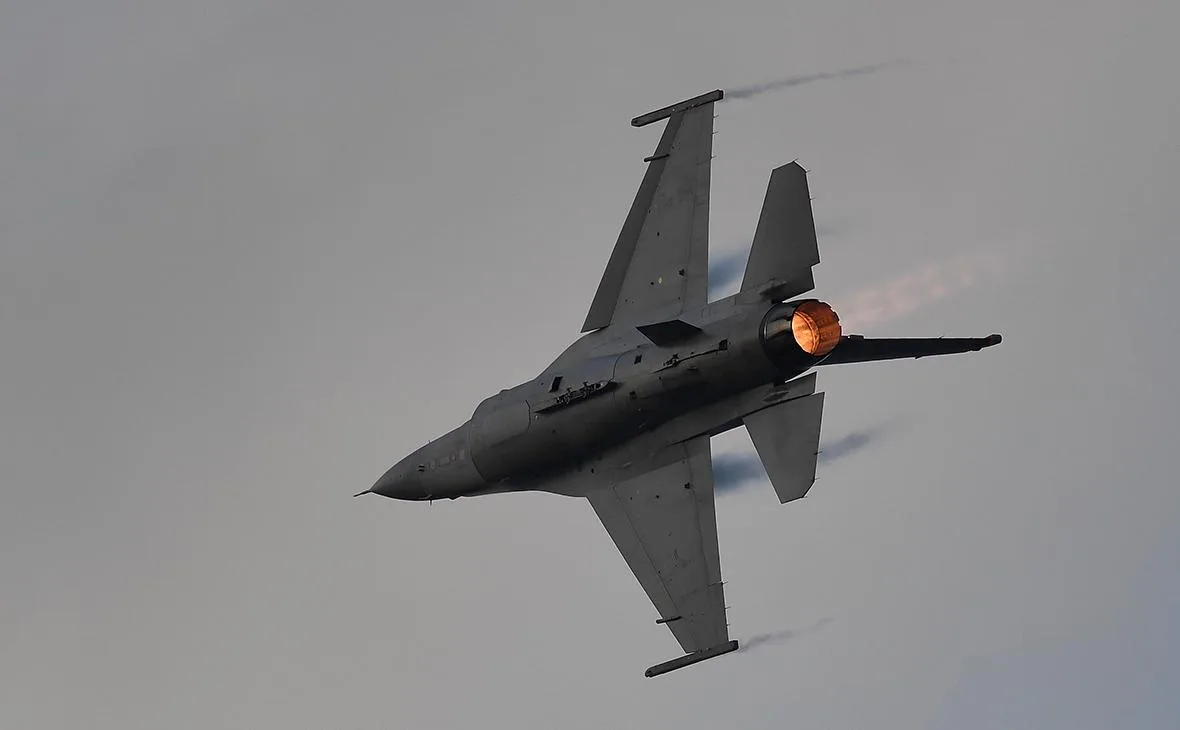 Румыния засекла воздушные цели у границы и подняла истребители F-16