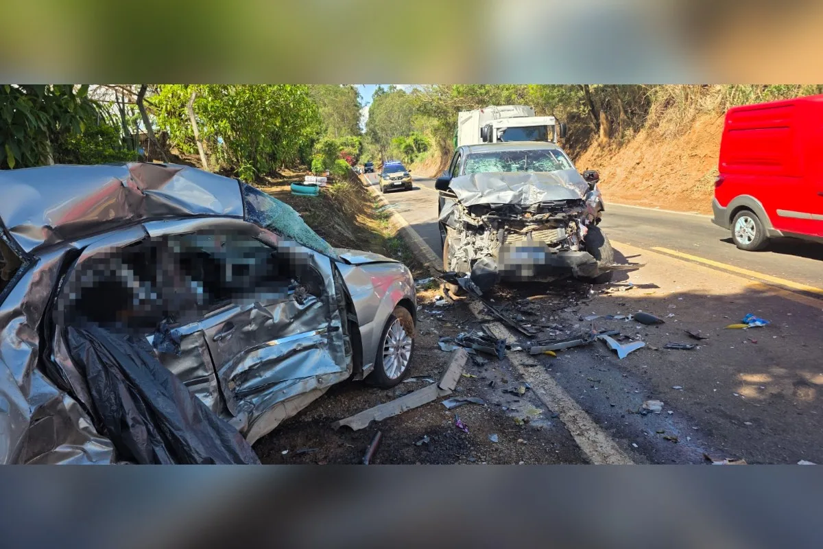 Acidente entre carro e caminhonete deixa três mortos no Sul de Minas