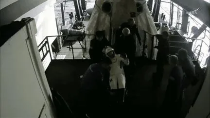 Retour sur Terre de Sophie Adenot : l'astronaute française est sortie de la capsule