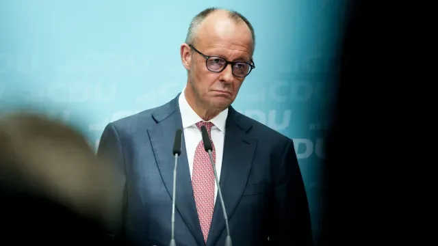 Merz mantém coligação apesar de derrotas e invoca "futuro democrático"