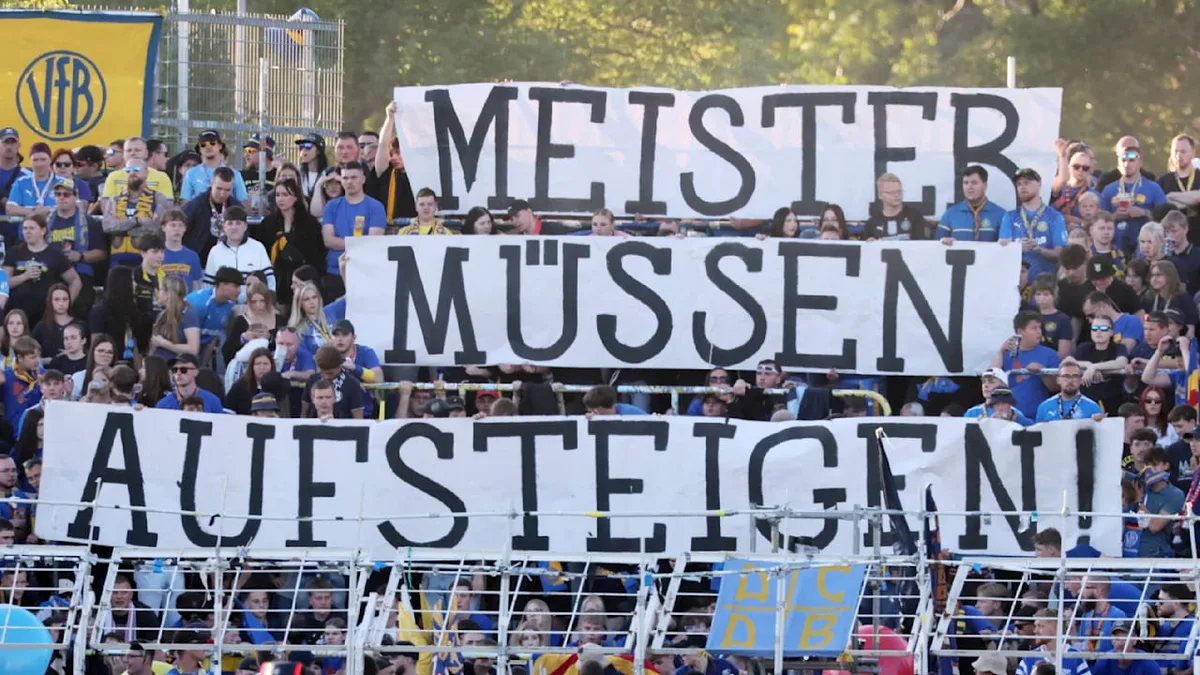 DFB-Bundestag zur Regionalliga-Reform - Boss Neuendorf setzt Kompass-Modell durch