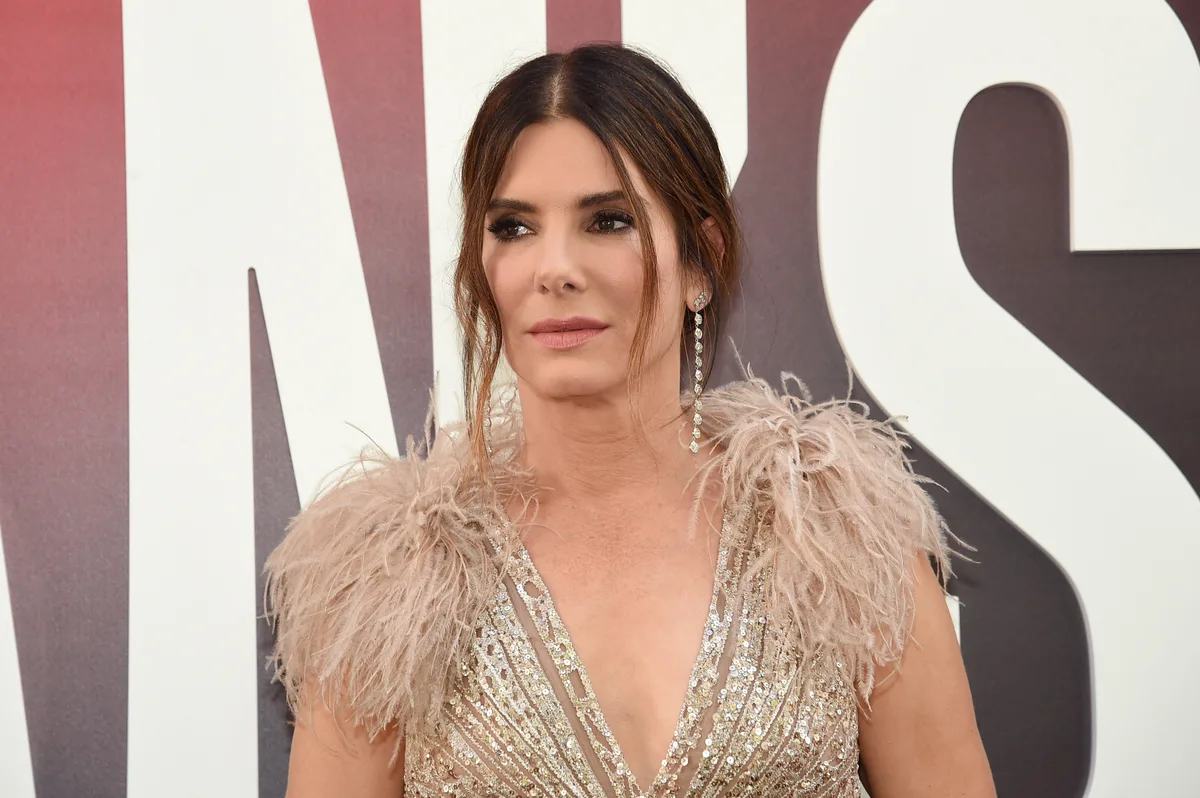 Sandra Bullock fala pela 1ª vez sobre morte do parceiro, Bryan Randall, e faz desabafo sensível: “Partiu muito antes do corpo” Sandra Bullock quebra o silêncio sobre morte do companheiro após três anos e relembra fase "traumática" (Foto: Getty)