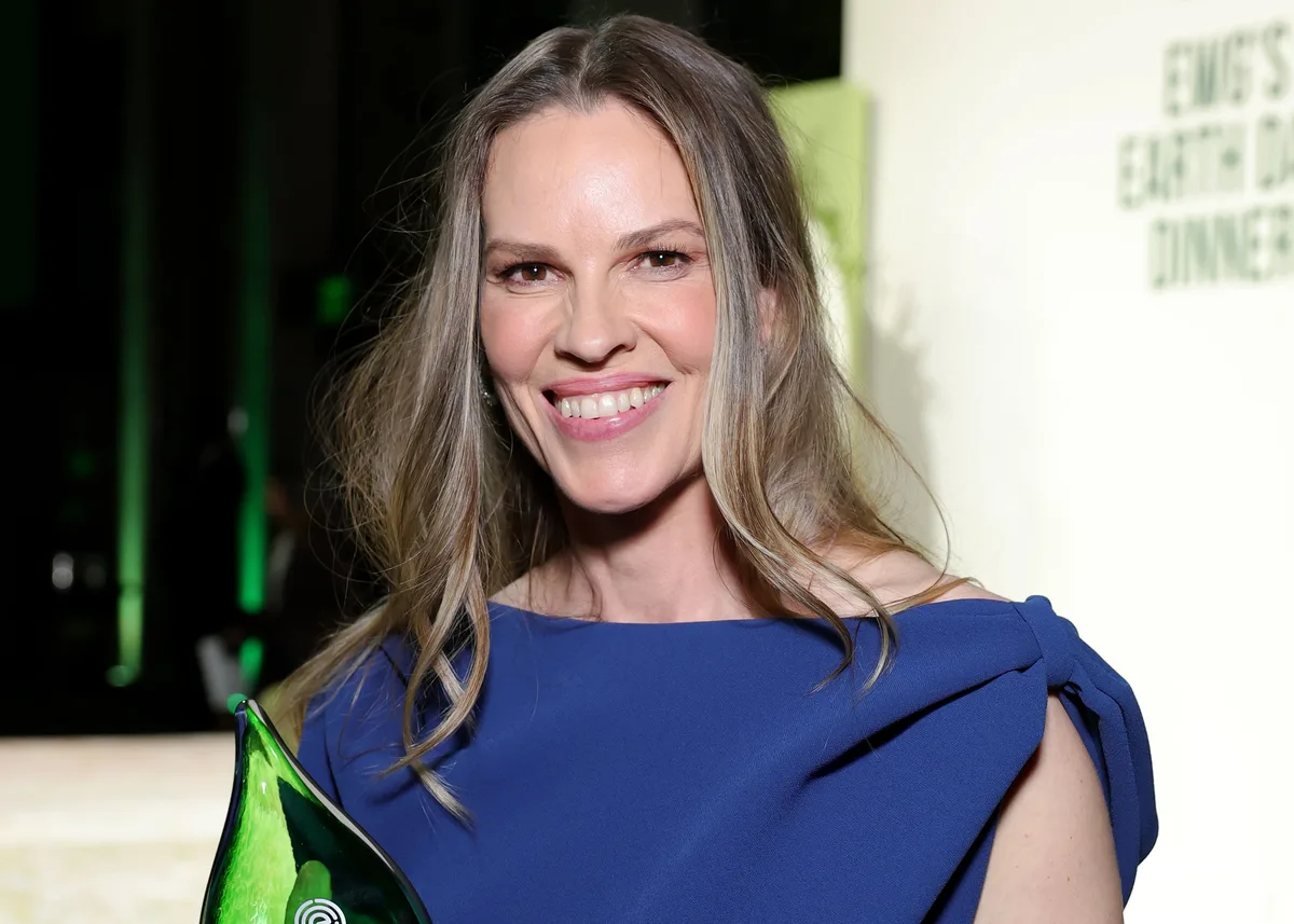 Hilary Swank anuncia que está embarazada a los 52 años