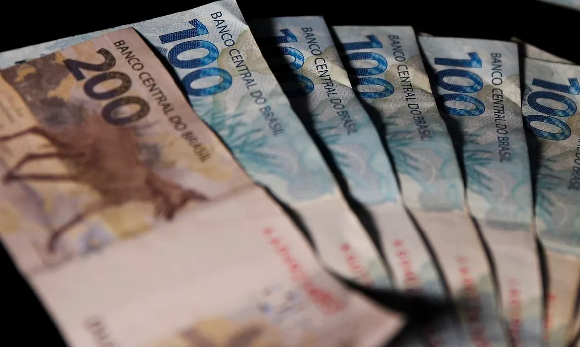 Brasileiros têm R$ 5 bilhões esquecidos em bancos; veja como consultar e resgatar o dinheiro