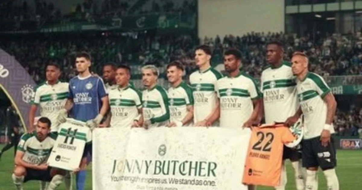 Coritiba homenageia torcedor inglês Jonny Butcher; veja o vídeo