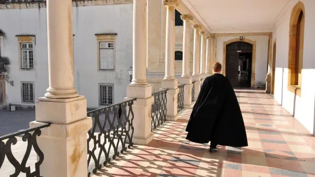Coimbra. Catarina Martins quer UE a ajudar a manter repúblicas estudantis
