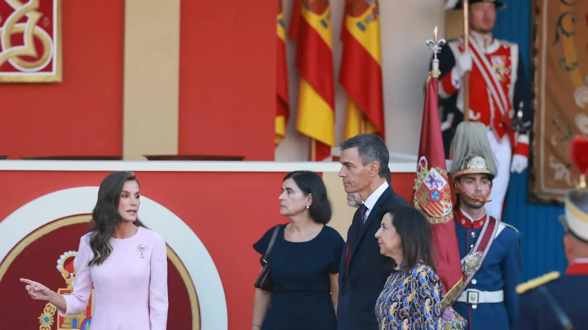 Insultos y abucheos a Pedro Sánchez a su llegada al desfile militar