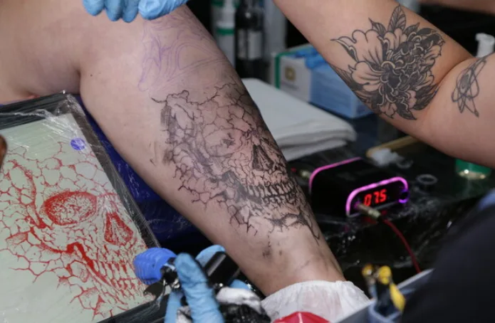 Prazo para doar sangue após tatuagem cai para 7 dias